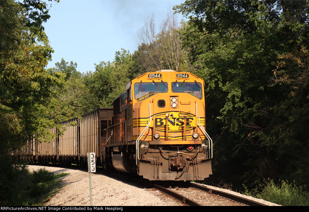 BNSF 8944